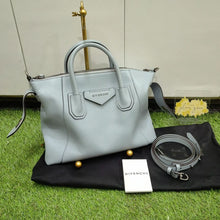Load image into Gallery viewer, Pre-loved GIVENCHY Calfskin Small Soft Antigona (Blue)