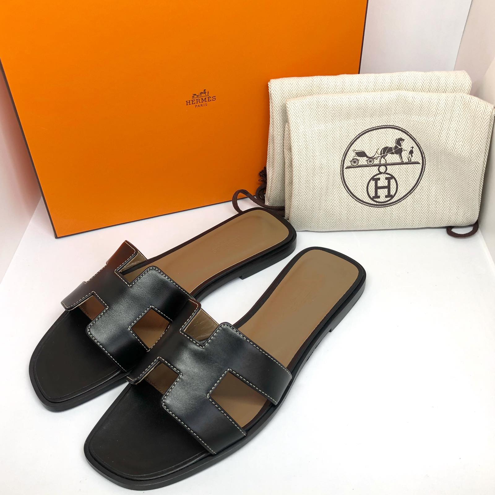 Hermes oran clearance black